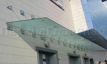 Стеклянные козырьки и навесы в Екатеринбурге. Готовые проекты ПерилаГлавСнаб