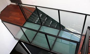 Стеклянный пол для легкого перекрытия между этажами в Екатеринбурге. Готовые проекты ПерилаГлавСнаб