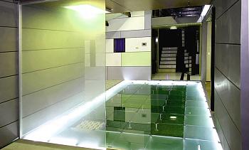 Подсветка стеклянного пола в гостинице в Екатеринбурге. Готовые проекты ПерилаГлавСнаб