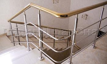 Лестничное ограждение с тремя ригелями и поручнем из латуни в Екатеринбурге. Готовые проекты ПерилаГлавСнаб