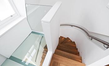 Стеклянный потолок в двухъярусной квартире в Екатеринбурге. Готовые проекты ПерилаГлавСнаб