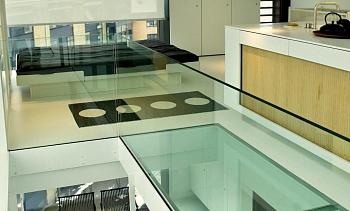 Стеклянные полы на кухне в Екатеринбурге. Готовые проекты ПерилаГлавСнаб