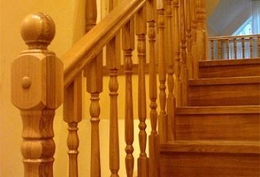 Деревянные лестницы купить в Екатеринбурге