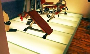 Люминесцентная подсветка стеклянного блочного пола в Екатеринбурге. Готовые проекты ПерилаГлавСнаб