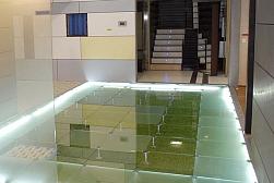 Стеклянные полы с подсветкой в Екатеринбурге. Готовые проекты ПерилаГлавСнаб - фото 1