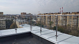 Фото с объекта Стойка круглая Ø38.1: 4 литых зажимных стеклодержателя - 3 Фото с объекта Стойка круглая Ø38.1: 4 литых зажимных стеклодержателя - 3